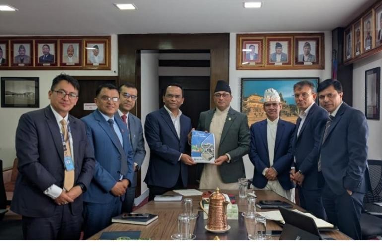 राष्ट्र बैंकको प्रतिवेदन अर्थमन्त्रीसमक्ष पेस