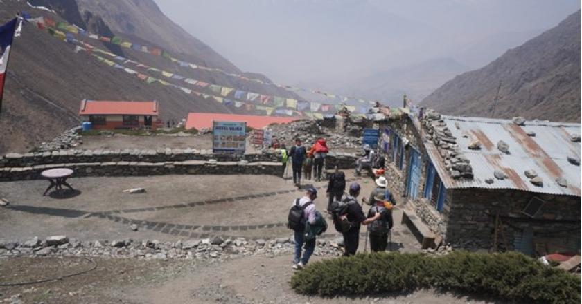 पर्यटकको  पर्खाइमा थोरङ फेदी