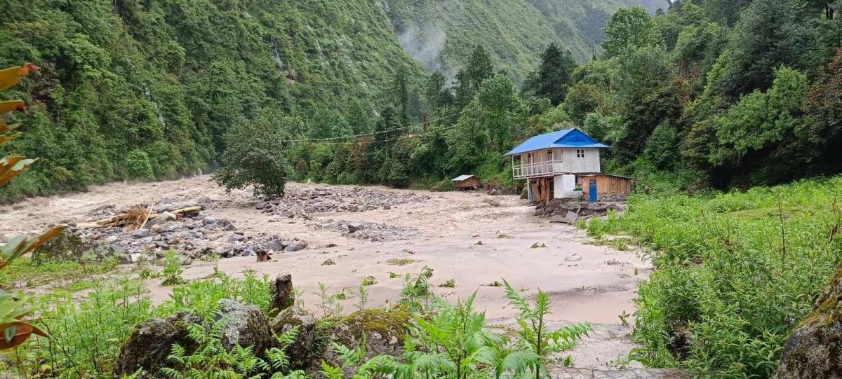 बाढी पहिरोका कारण एक जना बेपत्ता  तीन होटल पूर्ण रुपमा क्षति
