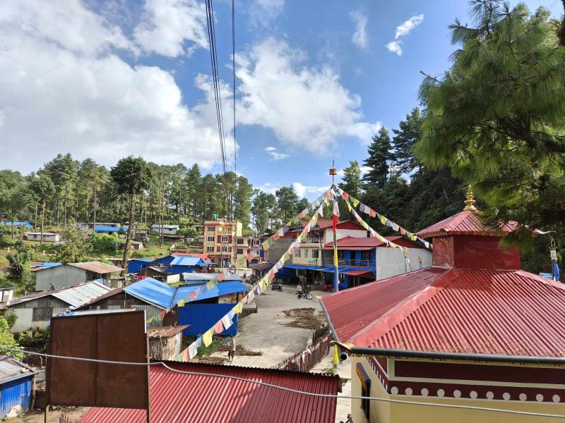 कालिञ्चोकको प्रवेशद्वार देउराली बजार