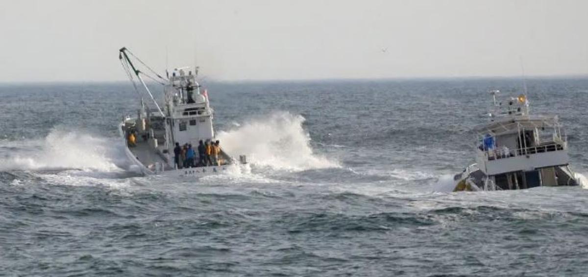 जापानको फुजिसावामा डुङ्गा डुब्दा कम्तीमा १० यात्रु वेपत्ता