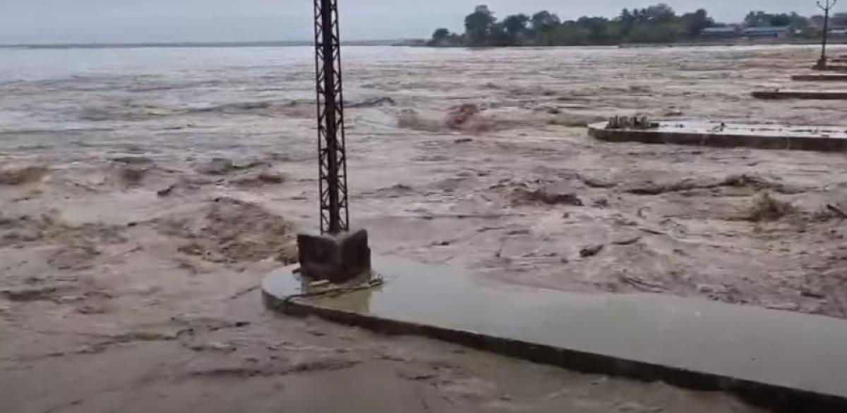 पानीको बहाव उच्च भएपछि कोशी ब्यारेजका ४१ ढोका खोलियो