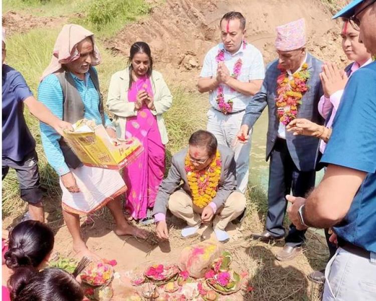 सात करोड को लागतमा कुलुङखोलामा पक्की पुल बन्दै