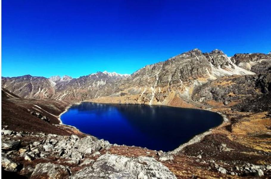 ताप्लेजुङको अद्वितीय सिङ्जेमा ताल