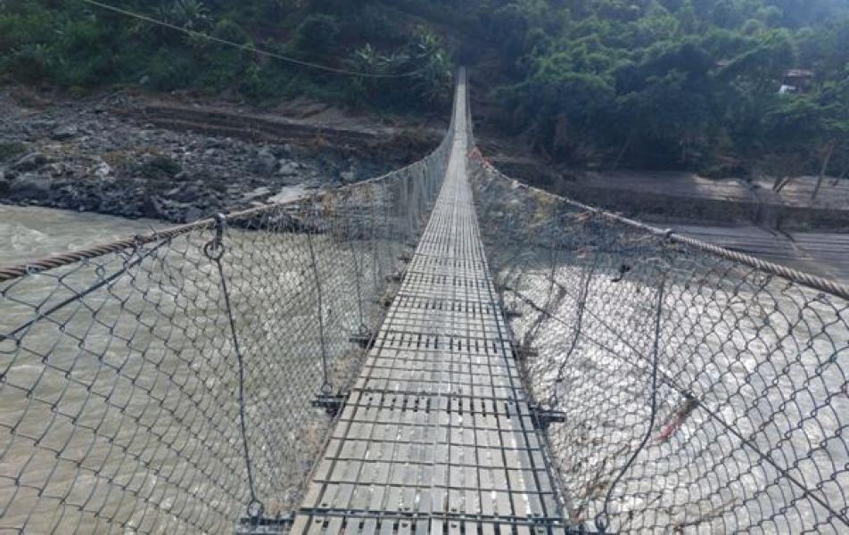 बाढीले क्षति पु-याएको झोलुङ्गे पुल मर्मतपछि सञ्चालन