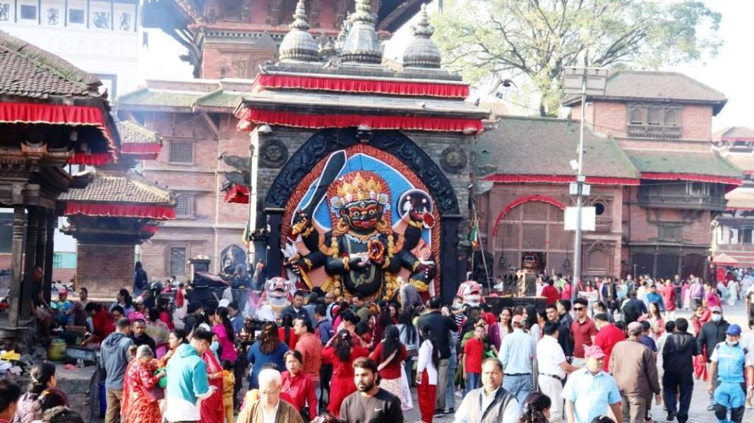 कालभैरव मन्दिरमा भक्तजन