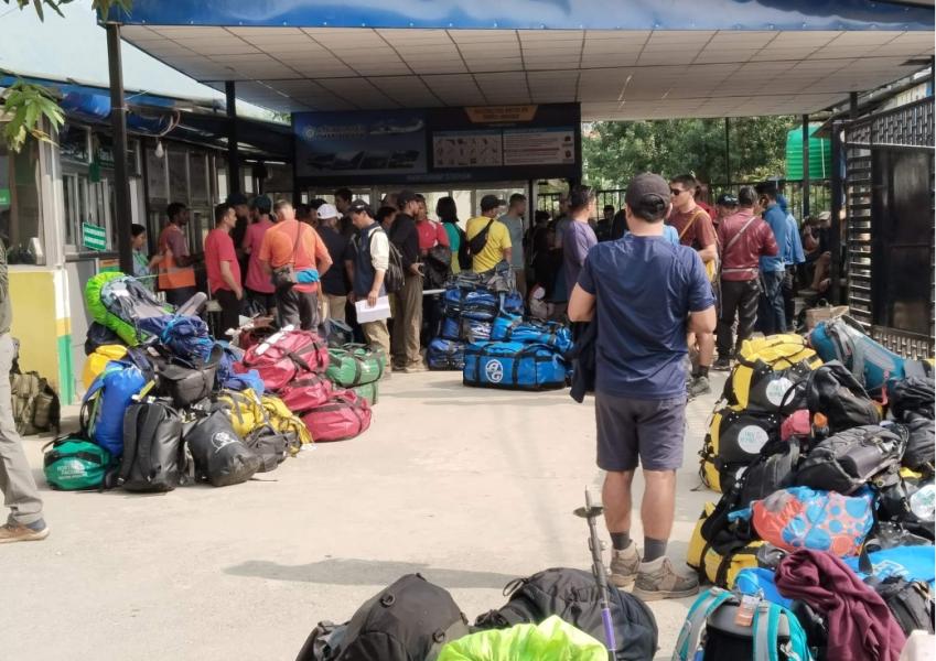 एक हजार बढी पर्यटक मन्थलीमा रोकिए