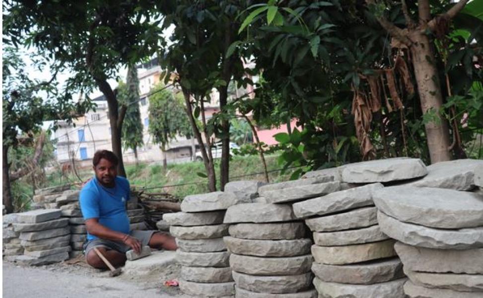 सिलौटो बेचेर मासिक ४० हजार आम्दानी गर्दै अनिल