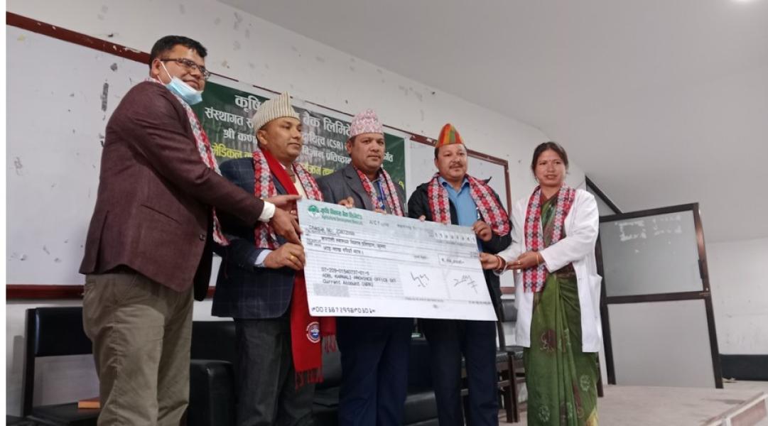कृषि विकास बैंकद्वारा कर्णाली स्वास्थ्य विज्ञान प्रतिष्ठानलाई आठ लाख सहयोग