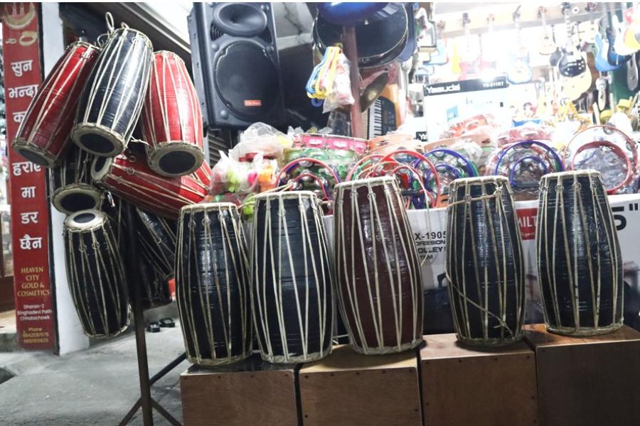 धरानमा मादलको बिक्री बढ्दो