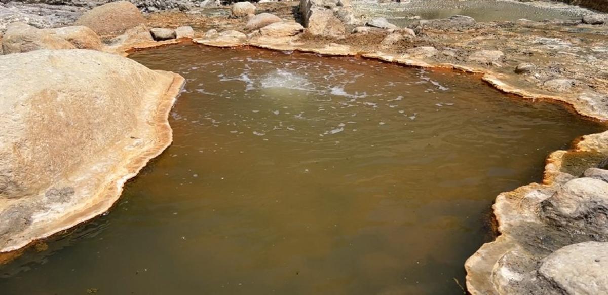 उपयोगको पर्खाइमा लोमान्थाङको तातोपानी कुण्ड