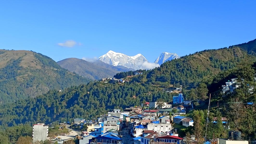 सल्लेरी र नुम्बुर हिमाल