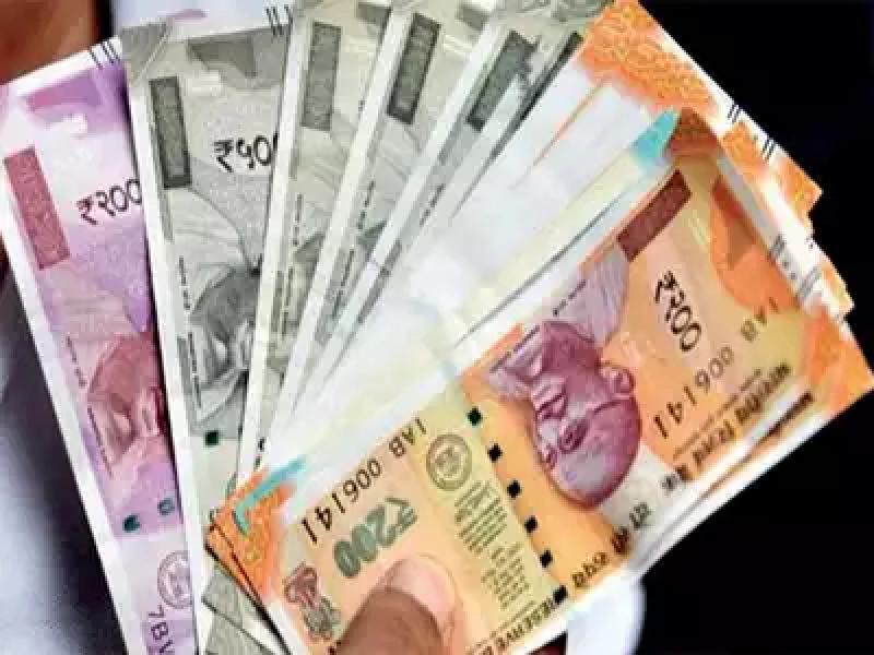 सीमाक्षेत्रका बजारमा भारु १ सयको १६६ रुपैयाँ