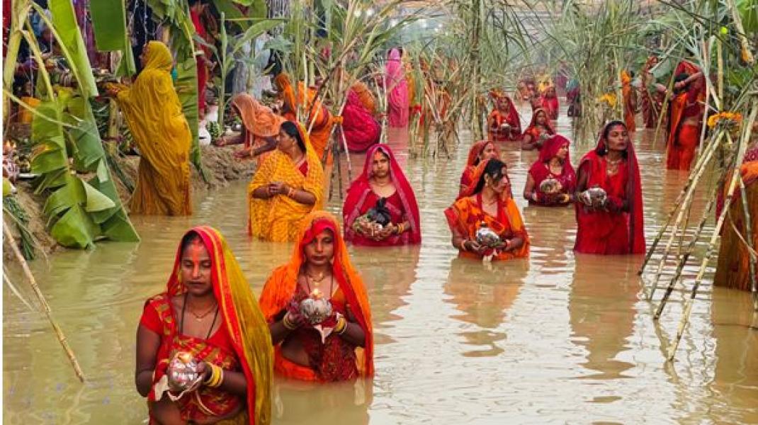 उदाउँदो सूर्यलाई अर्घ्य अर्पणसँगै छठ सम्पन्न