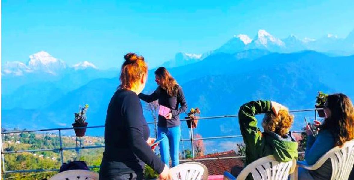 हिमाल हेर्दै घरबासमा रमाउदै विदशी पर्यटक