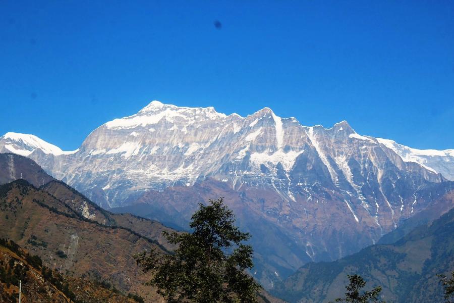 कालो पत्थरमा परिणत गुर्जा हिमाल