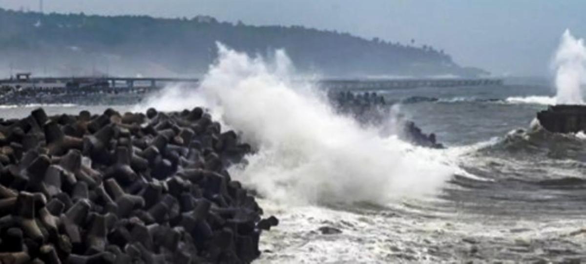 फेङ्गल आँधीका कारण दक्षिण भारतमा तीन जनाको मृत्यु