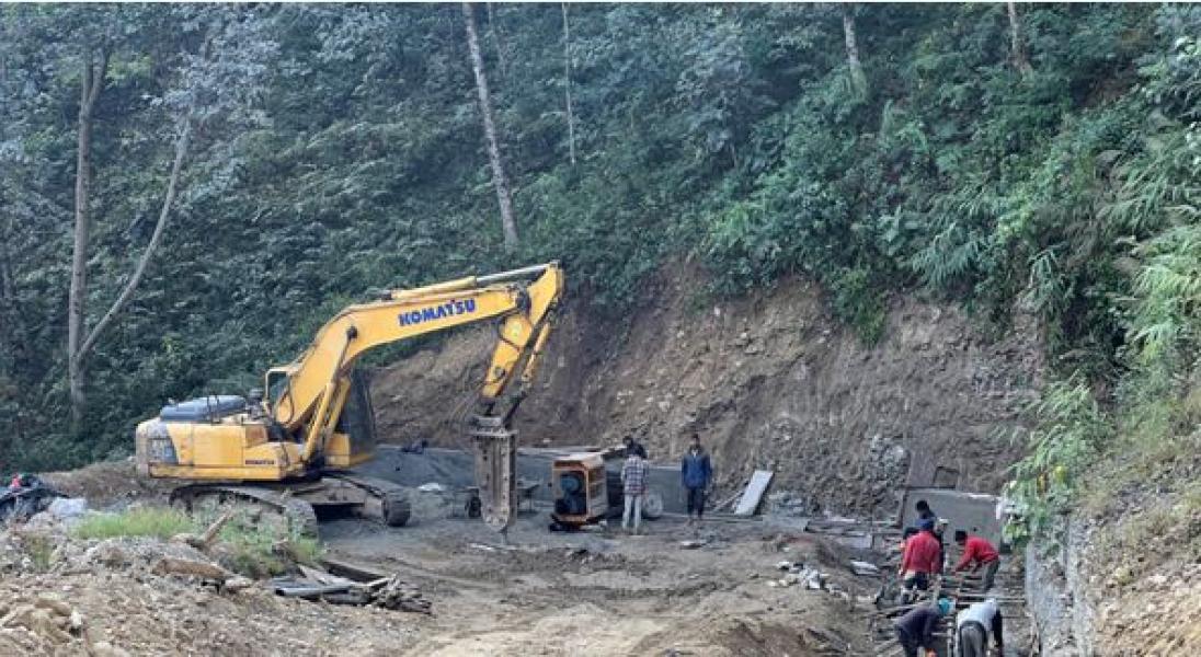 एक्काइस वर्षपछि बागलुङमा सडक स्तरोन्नति हुँदै