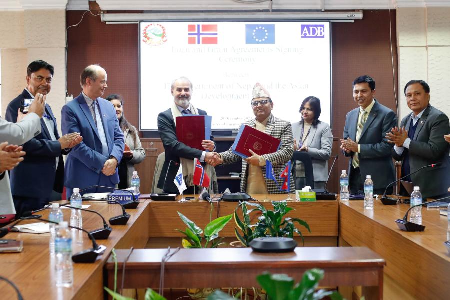 एडिबीद्वारा १ खर्ब बढी सहयोग घोषणा