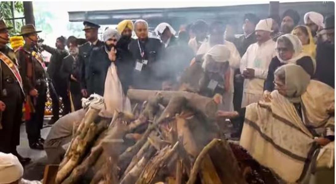 भारतीय पूर्व प्रधानमन्त्री सिंहको राजकीय सम्मानसहित निगमबोध घाटमा अन्त्येष्टि