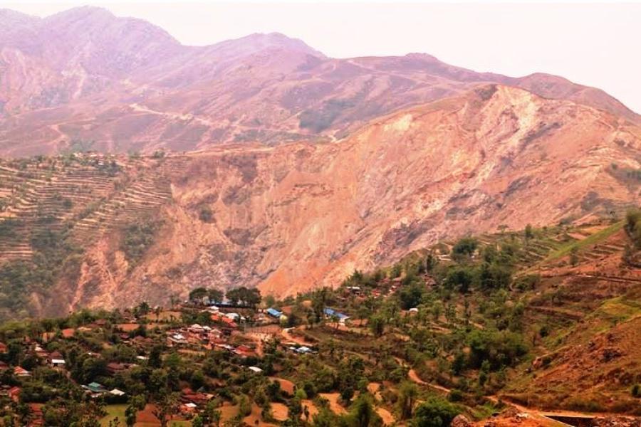 ‘गाउँको शिरमा भिर छ, त्यही भिर कतिबेला खस्ने हो राम्चेगाउँवासीलाई पिर छ’