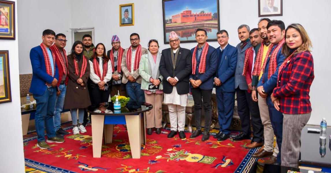 अर्थतन्त्रमा सुधारको संकेत देखिए पनि थप काम गर्न आवश्यक छ : गभर्नर अधिकारी