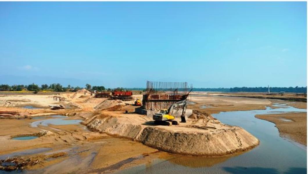 नौ वर्षपछि दोदा नदीको पुल निर्माणले गति लिँदै