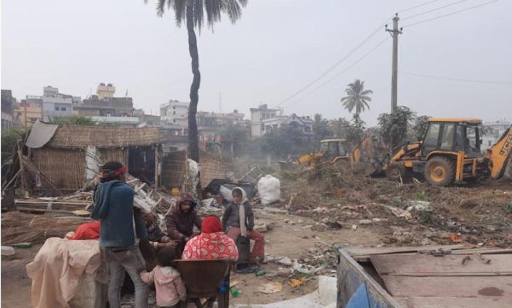 बिपी उद्यानको अतिक्रमित जग्गामा बनेका संरचना हटाउन सुरु