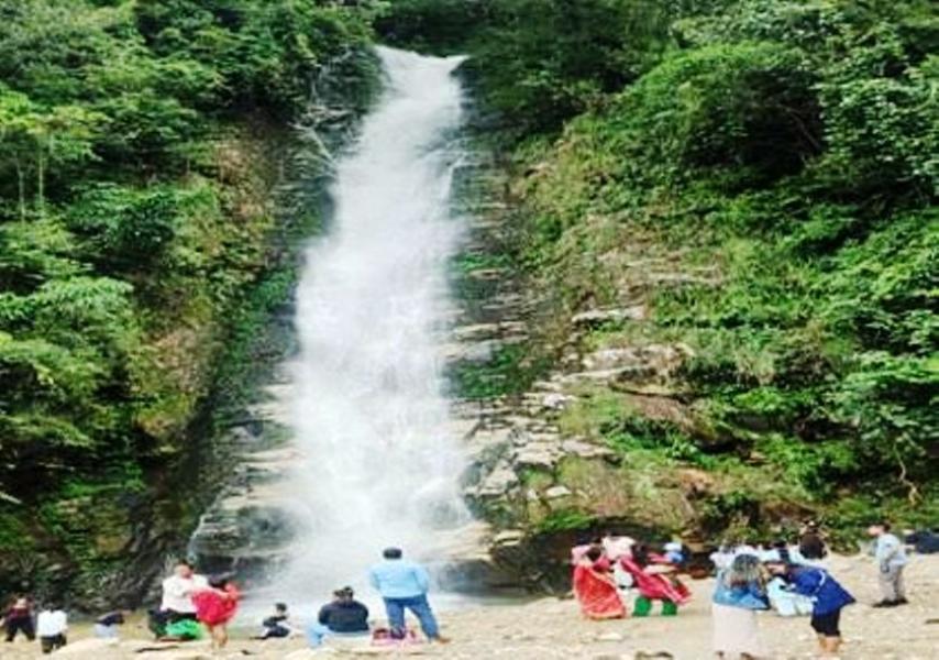 मनै लोभ्याउने गाईखुरे झरना