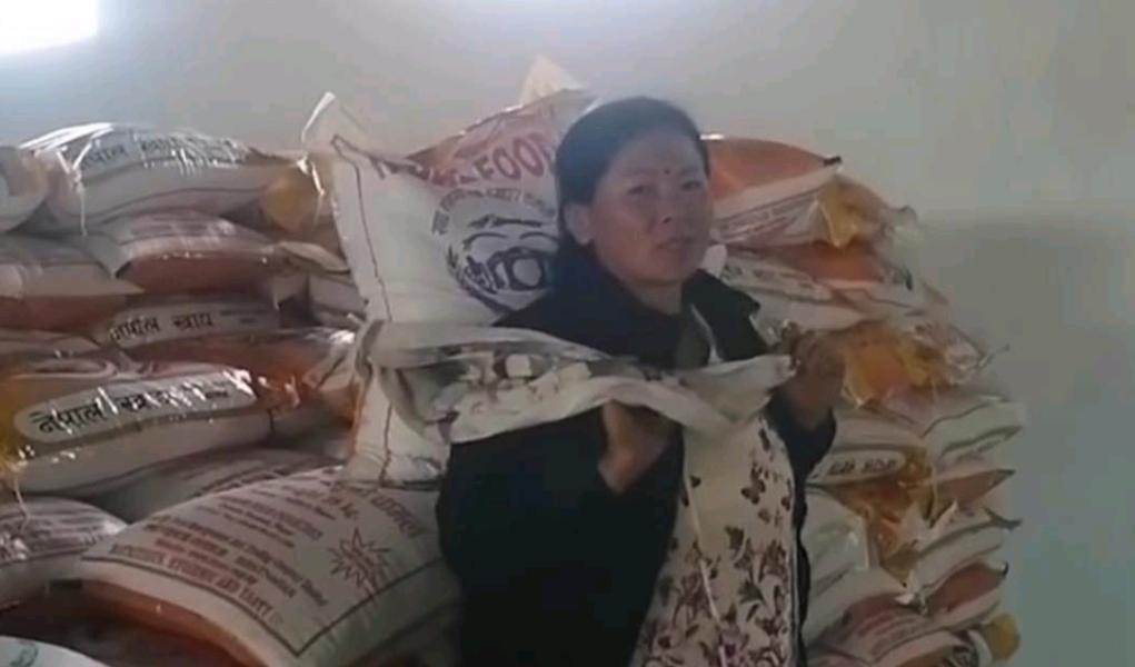 खाद्य गोदामबाट चामल वितरण सुरु