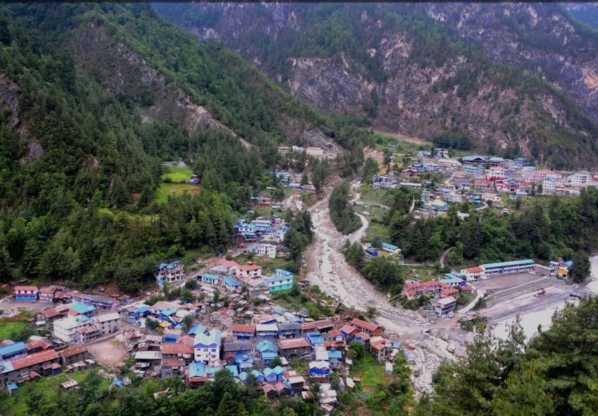 राष्ट्रिय प्रशारण लाइनले उज्यालो बन्दै मनाङ