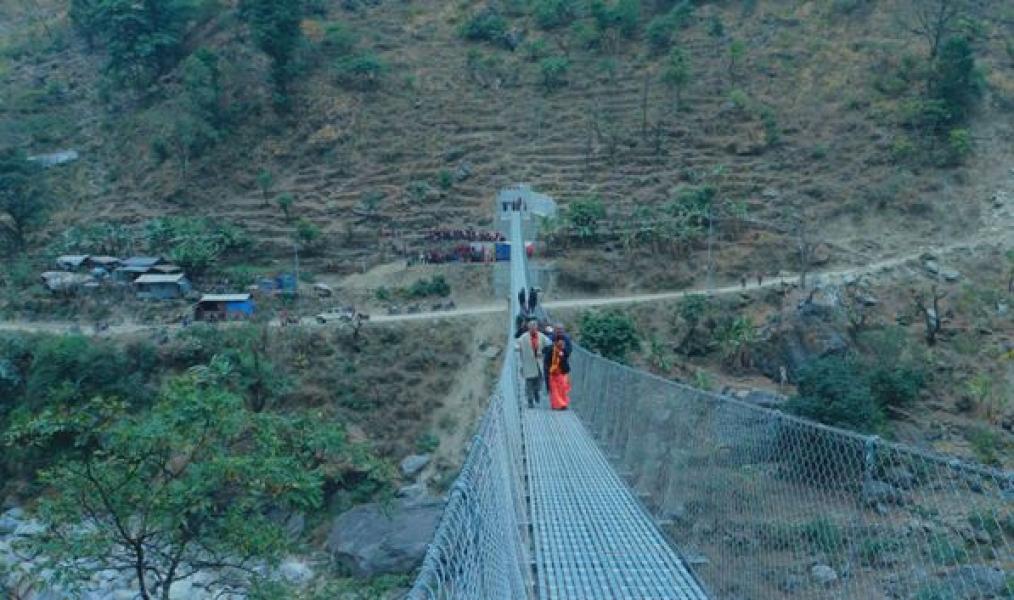 रुन्चेत र लुसिकाङ जोड्ने झोलुङ्गे पुल निर्माण