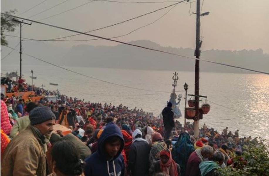 बिहानैदेखि त्रिवेणीधाममा श्रद्धालुको घुइँचो