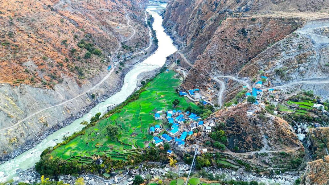 कर्णाली किनारमा रहेको लाफा गाउँ