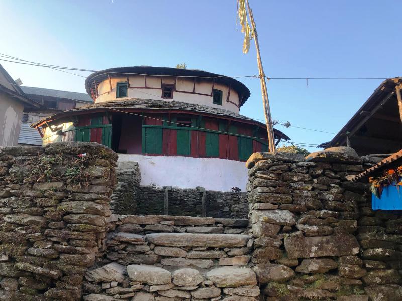 परम्परागत घुमाउने घर