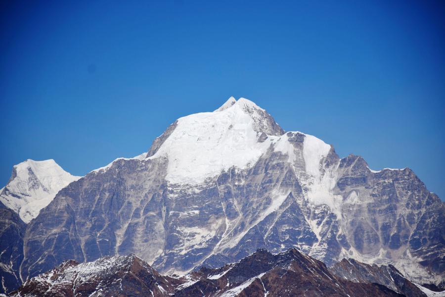 अपि हिमाल