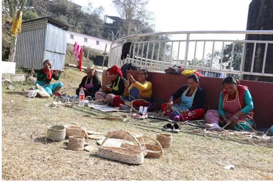 खेर जाने केराको थम्बाबाट सामग्री उत्पादन