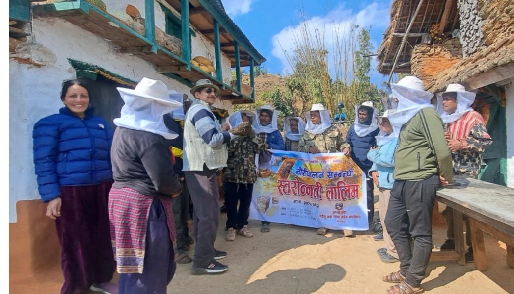 लेखर्कका किसान व्यावसायिक मौरीपालनमा  आकर्षित