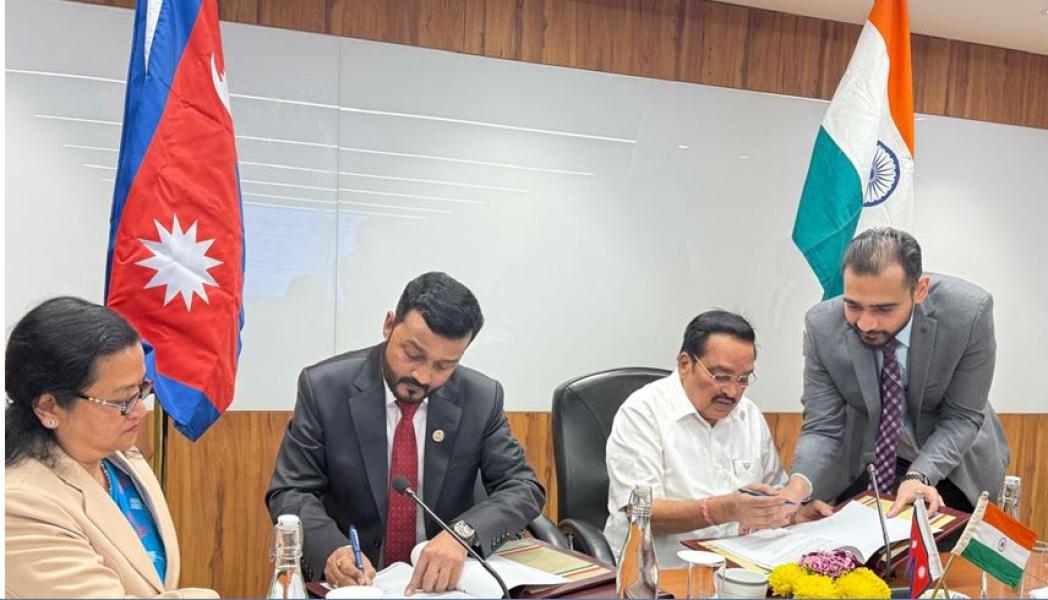 खानेपानीमन्त्री यादव र भारतीय जलशक्तिमन्त्री पाटिलद्वारा समझदारीपत्रमा हस्ताक्षर