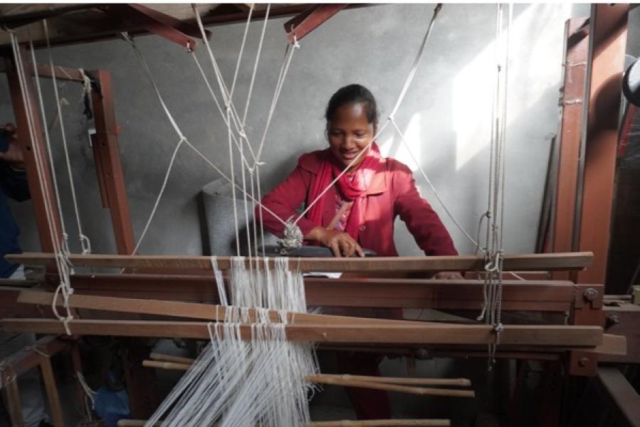 सिस्नोको कपडा बुनेर स्वरोजगार बन्दै महिला