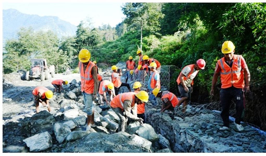 ढोरपाटन जोड्ने सडक स्तरोन्नितका लागि रु एक अर्ब