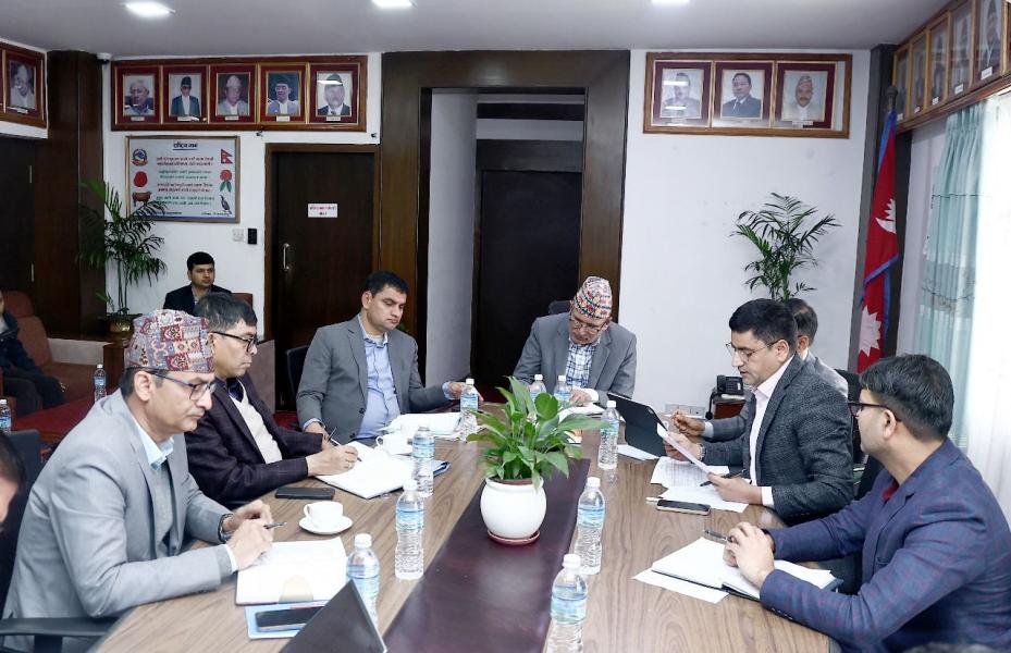स्वास्थ्य तथा जनसंख्या मन्त्रालय र उद्योग, वाणिज्य तथा आपूर्ति मन्त्रालयसँग बजेट सम्बन्धी अर्थ मन्त्रालयको छुट्टा–छुट्टै छलफल