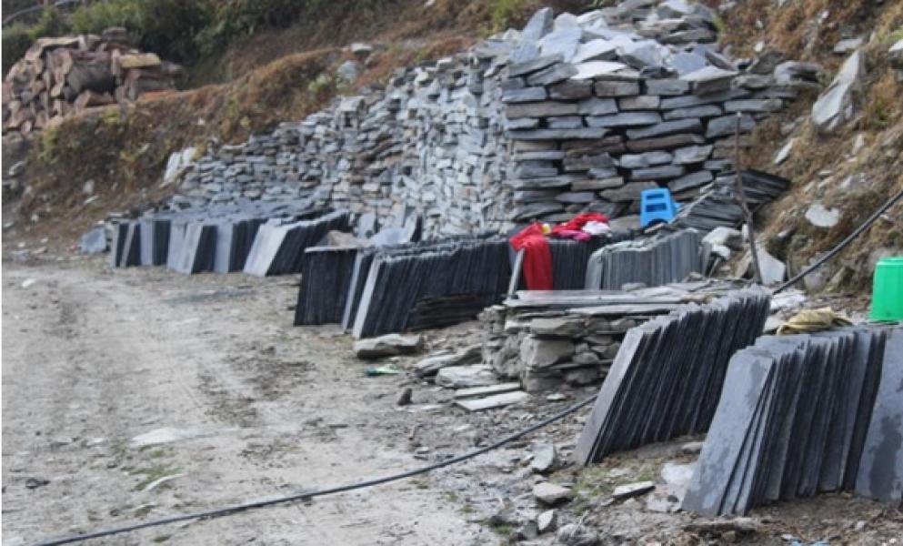 स्लेट  तथा ढुङ्गा खानी उत्खनन गर्न पाइने