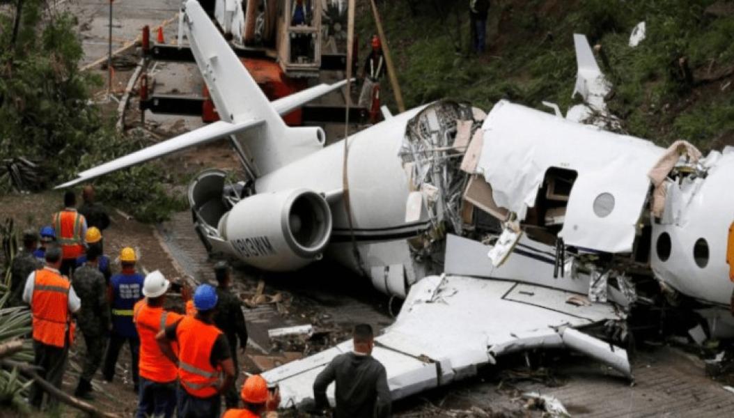 होन्डुरसको टापुबाट उडेको सानो विमान दुर्घटना हुँदा कम्तीमा ७ जनाको मृत्यु