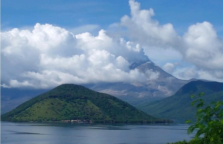 इन्डोनेसियाको माउन्ट लेवोटोबी लाकी लाकी ज्वालामुखी विस्फोट, सतर्कता स्तर बढाउन आग्रह