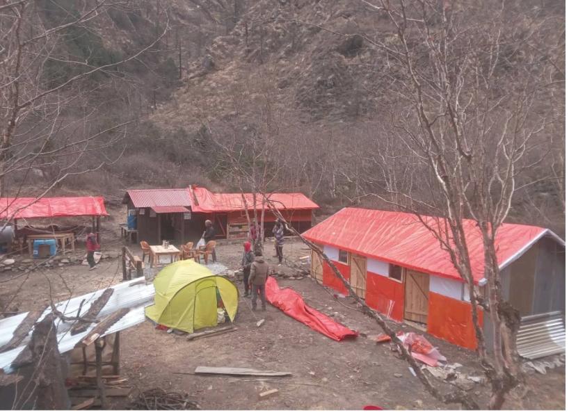 बन्दोबस्तीका सामान बोकेर पदयात्रामा जानुपर्ने समस्या अन्त्य