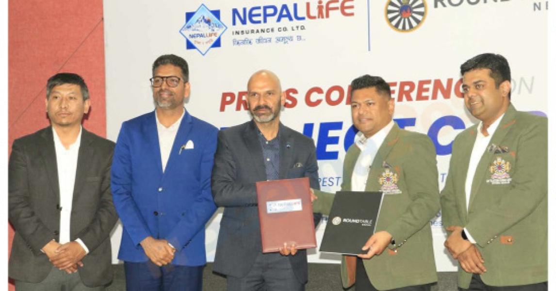 नेपाल लाइफले सगरमाथामा फोहोर संकलन गर्ने