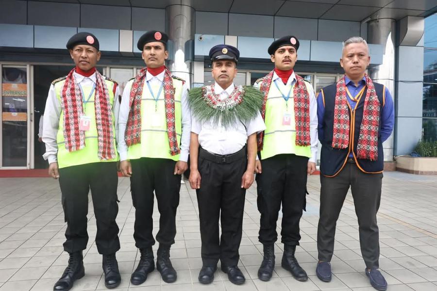 भाटभटेनी लुटपाटबाट जोगाउने सुरक्षागार्डलाई पाँच लाख सहित सम्मान