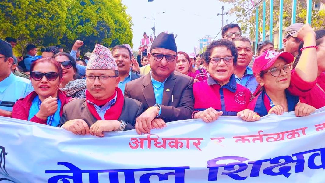 आन्दोलनरत शिक्षकहरुलाई सरकारले वार्तामा  बोलायो