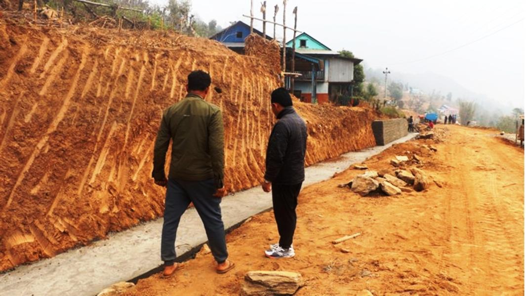 ओख्रेको सहिद गेट–हुर्वु भञ्ज्याङ सडक स्तरोन्नति